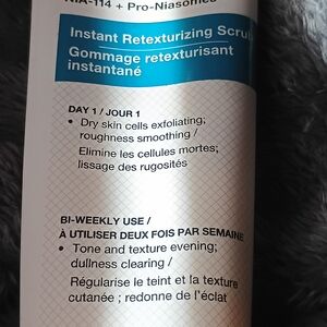 STRIVECTIN nstant Retexturizing Scrub - White